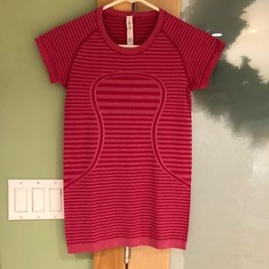 Perfect condition Lulu lemon short sleeve shirt